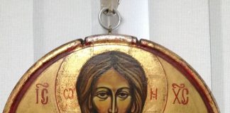 Красимир Ташев реди експозиция с икони в Къщата на художниците Красимир Ташев - икони