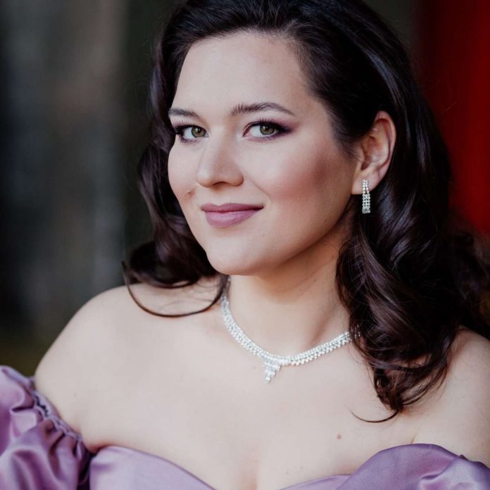 Александра Зотова