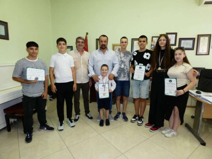 ученици - НУИ