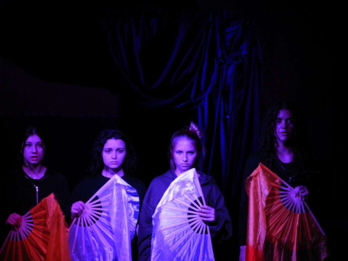 Спектакъл "Глухарче"